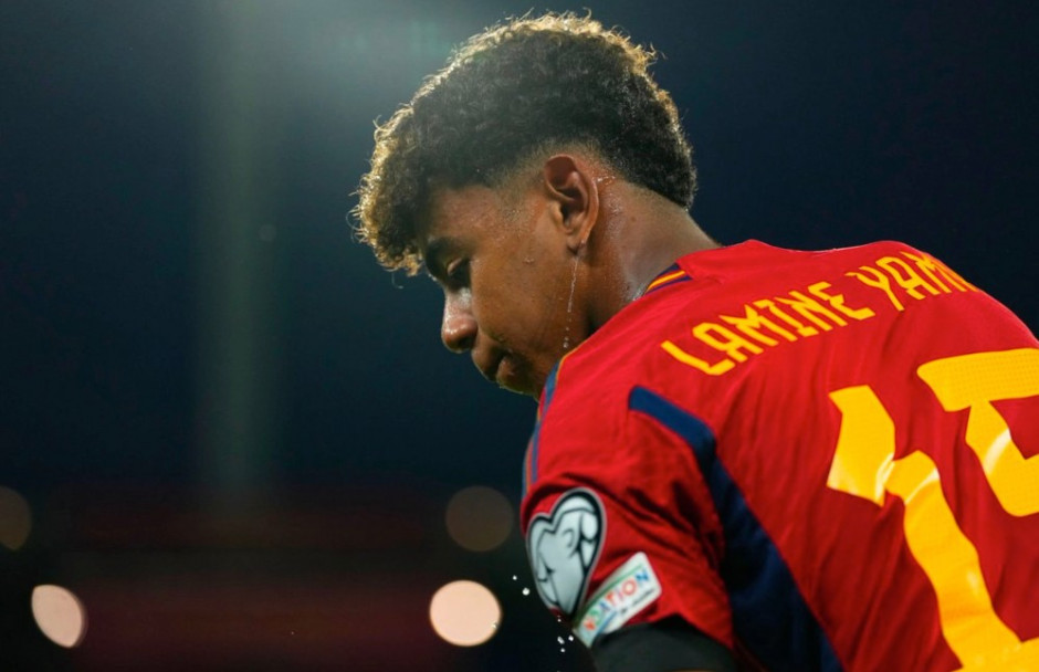 英超-曼联2-2伯恩利三连平 谢什科双响