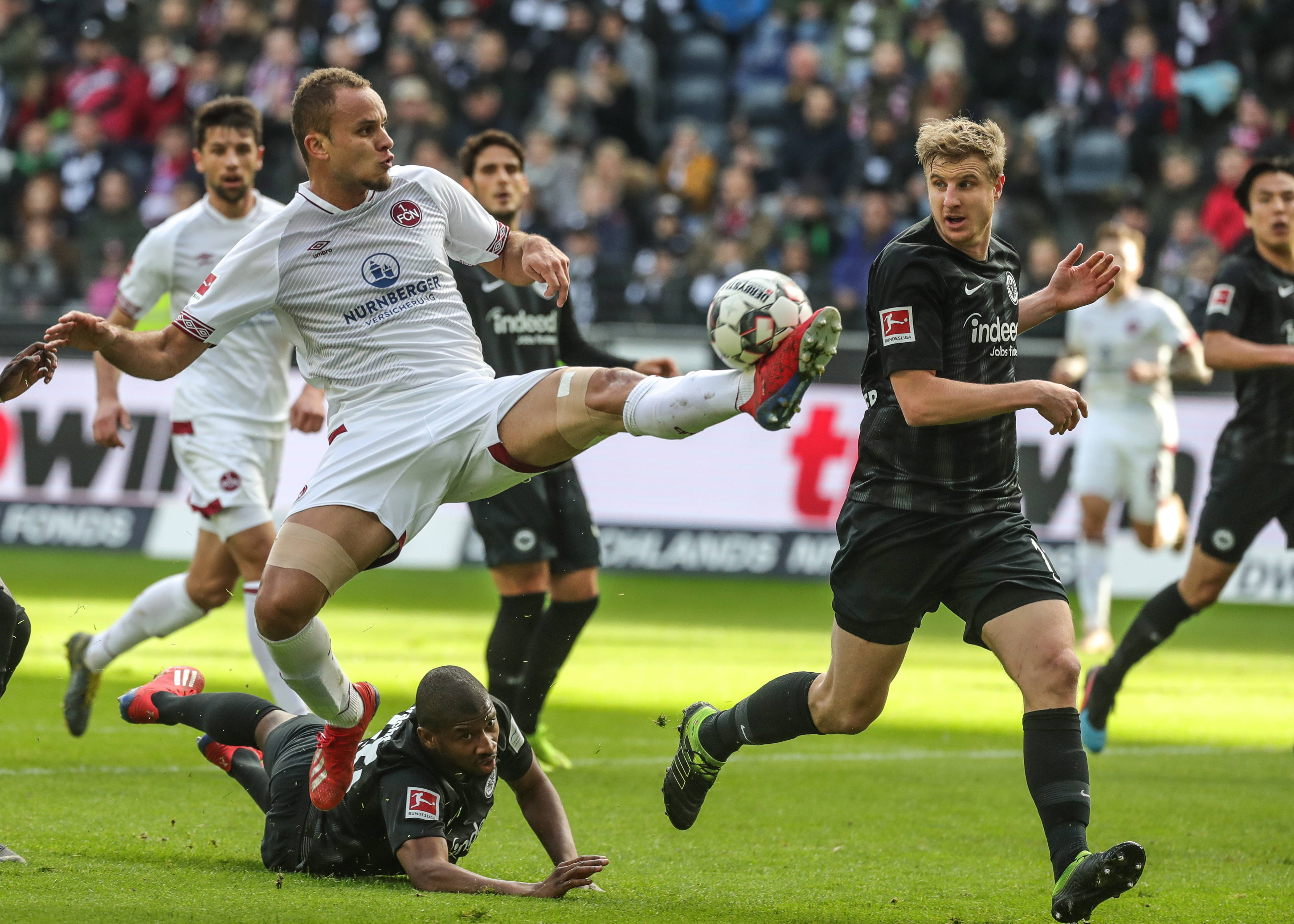 欧冠淘汰赛附加赛：曼城战皇马 米兰尤文决战荷甲 [欧冠曼城]