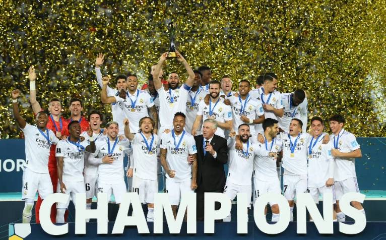 [NBA]詹姆斯军训祖巴茨 强投三分稳稳命中