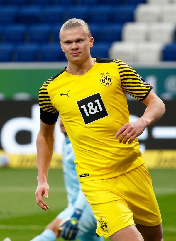 意甲最新动态：迈尼昂神勇扑救助米兰取胜，国米瞄准巨星引援