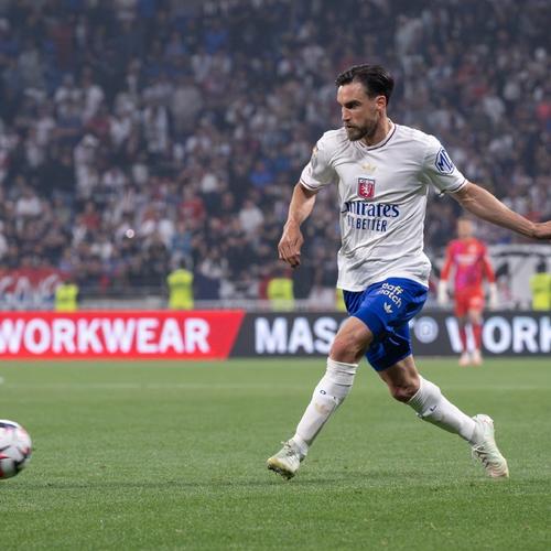 107-91！詹姆斯缺阵，东契奇空砍38+10+10，马刺终结湖人3连胜